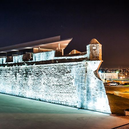 Pestana Cidadela Cascais - Pousada & Art District Luaran gambar The fort at night