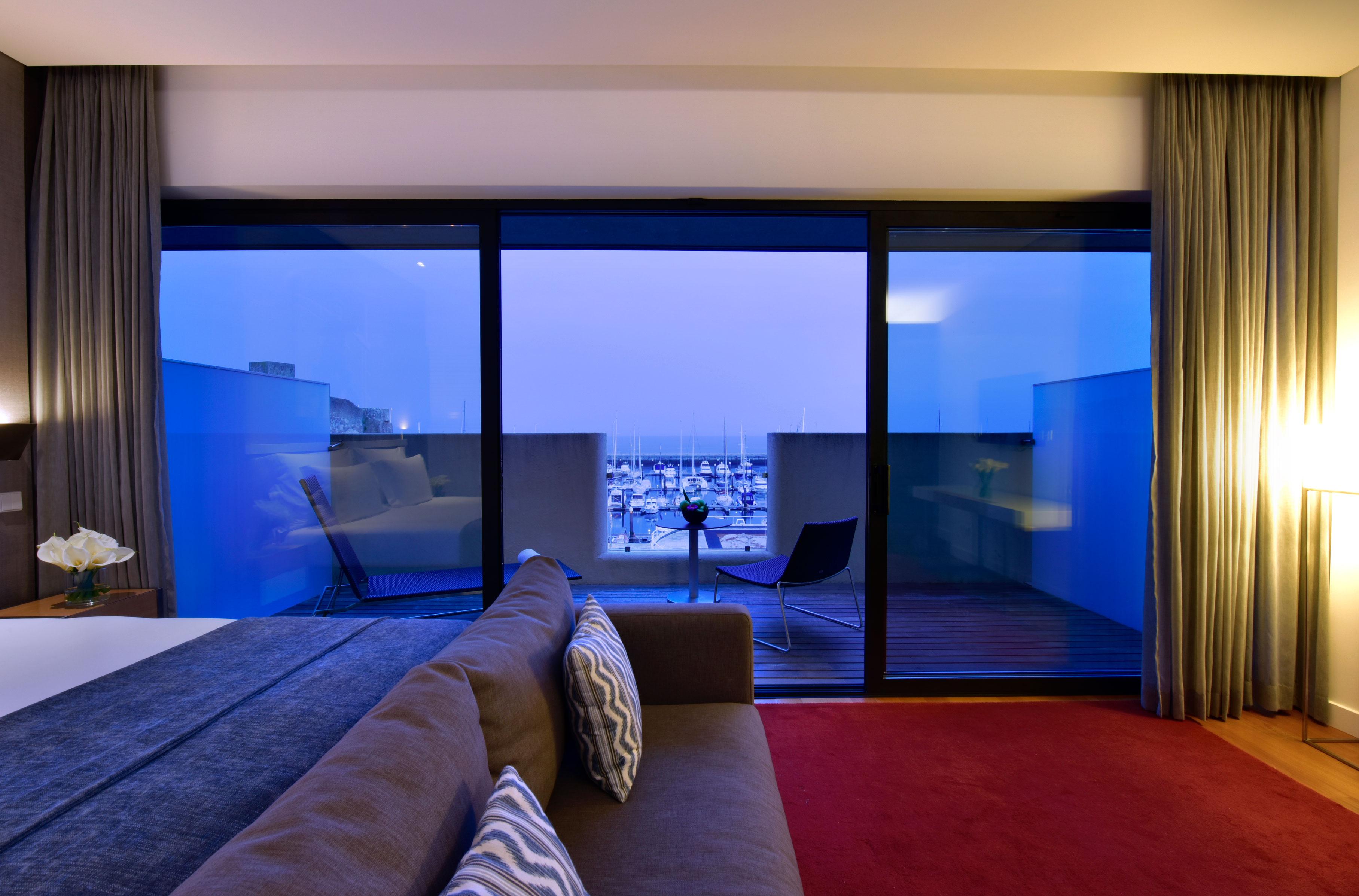 Pestana Cidadela Cascais - Pousada & Art District Luaran gambar A suite at the hotel