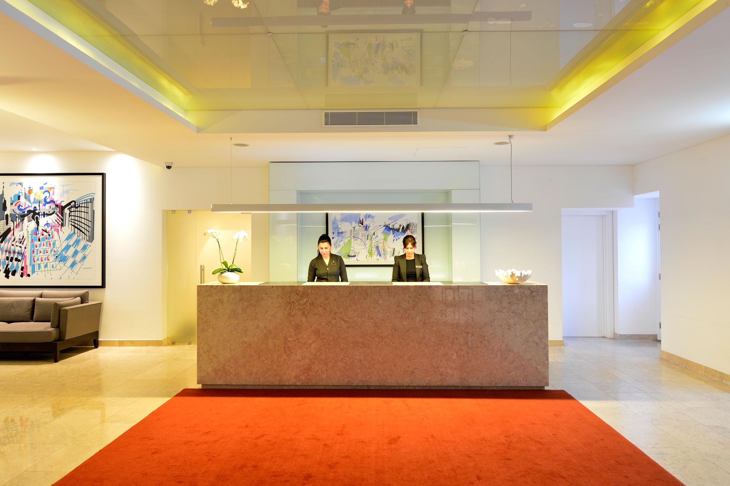 Pestana Cidadela Cascais - Pousada & Art District Luaran gambar Reception desk at the Mandarin Oriental, Munich