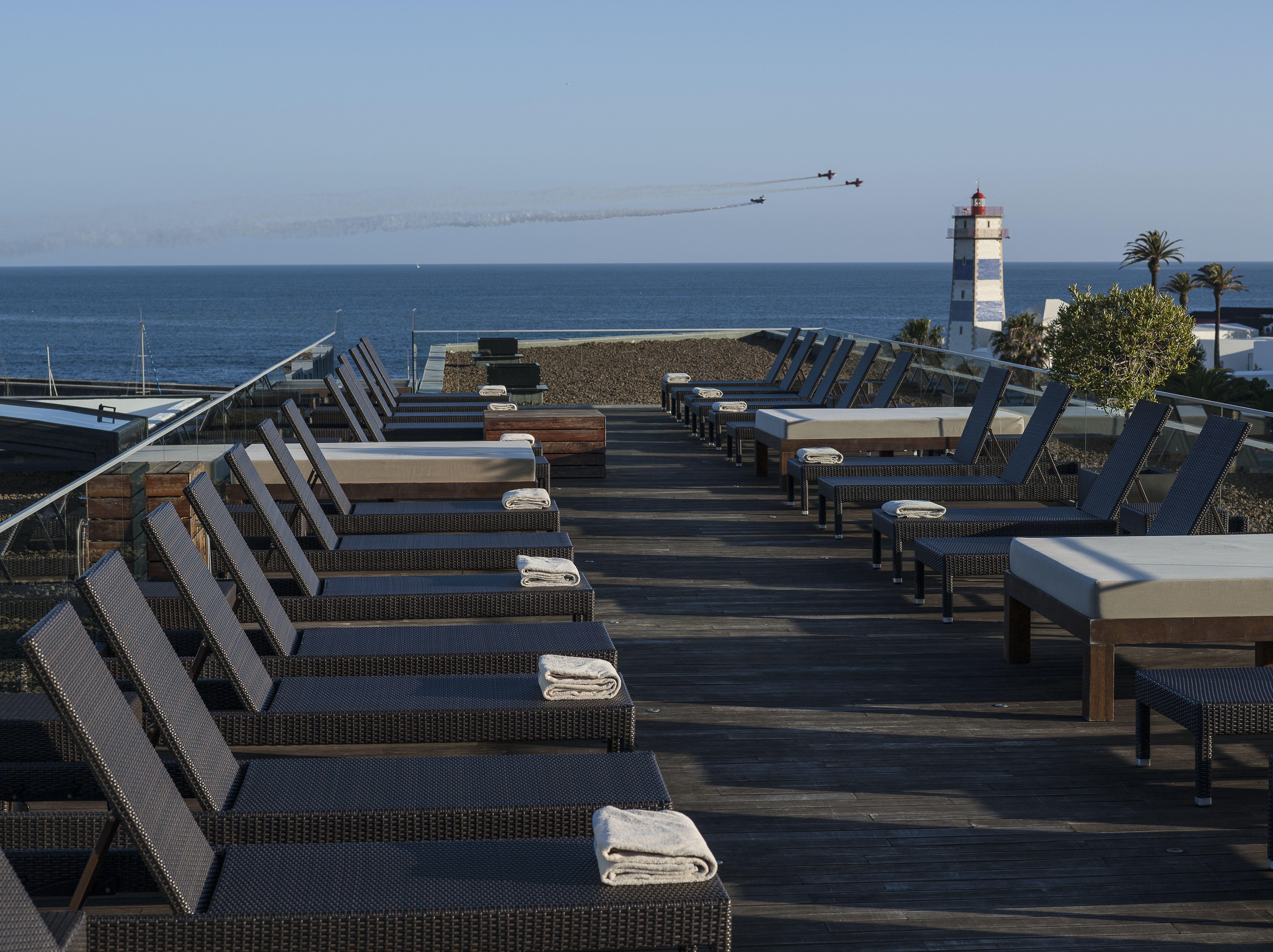 Pestana Cidadela Cascais - Pousada & Art District Luaran gambar The pool deck at the Cape of Good Hope Hotel