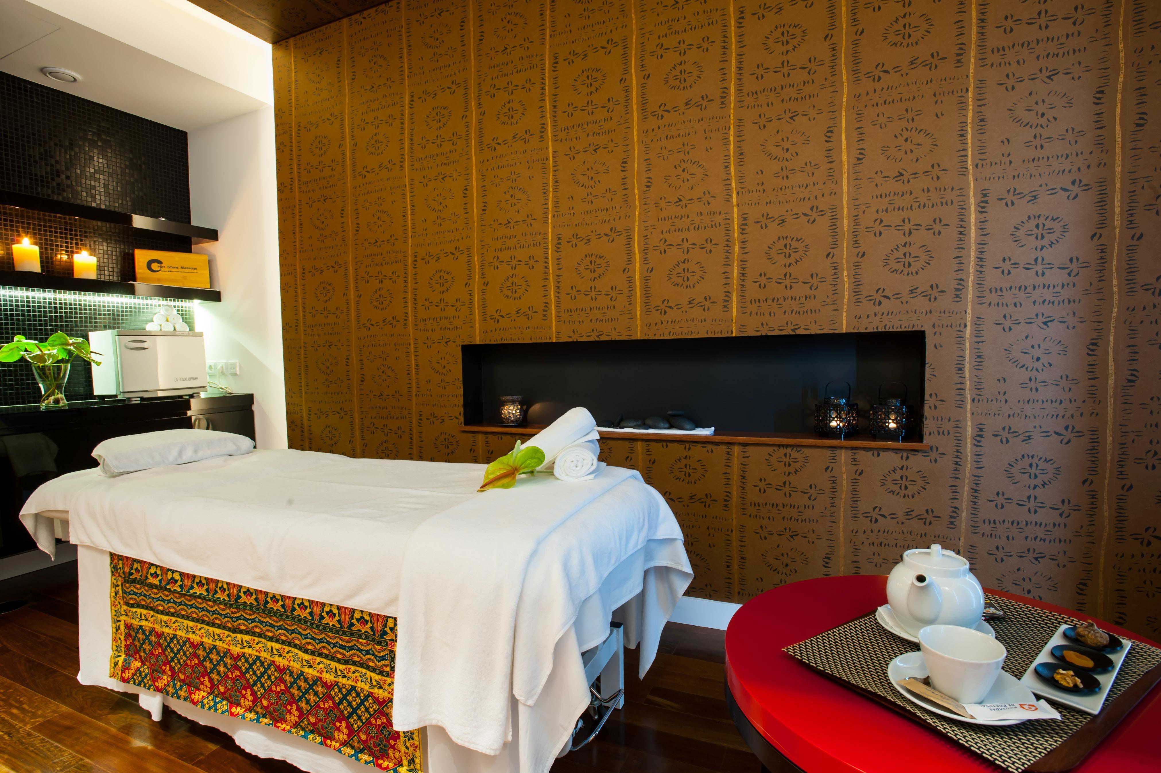 Pestana Cidadela Cascais - Pousada & Art District Luaran gambar A massage bed