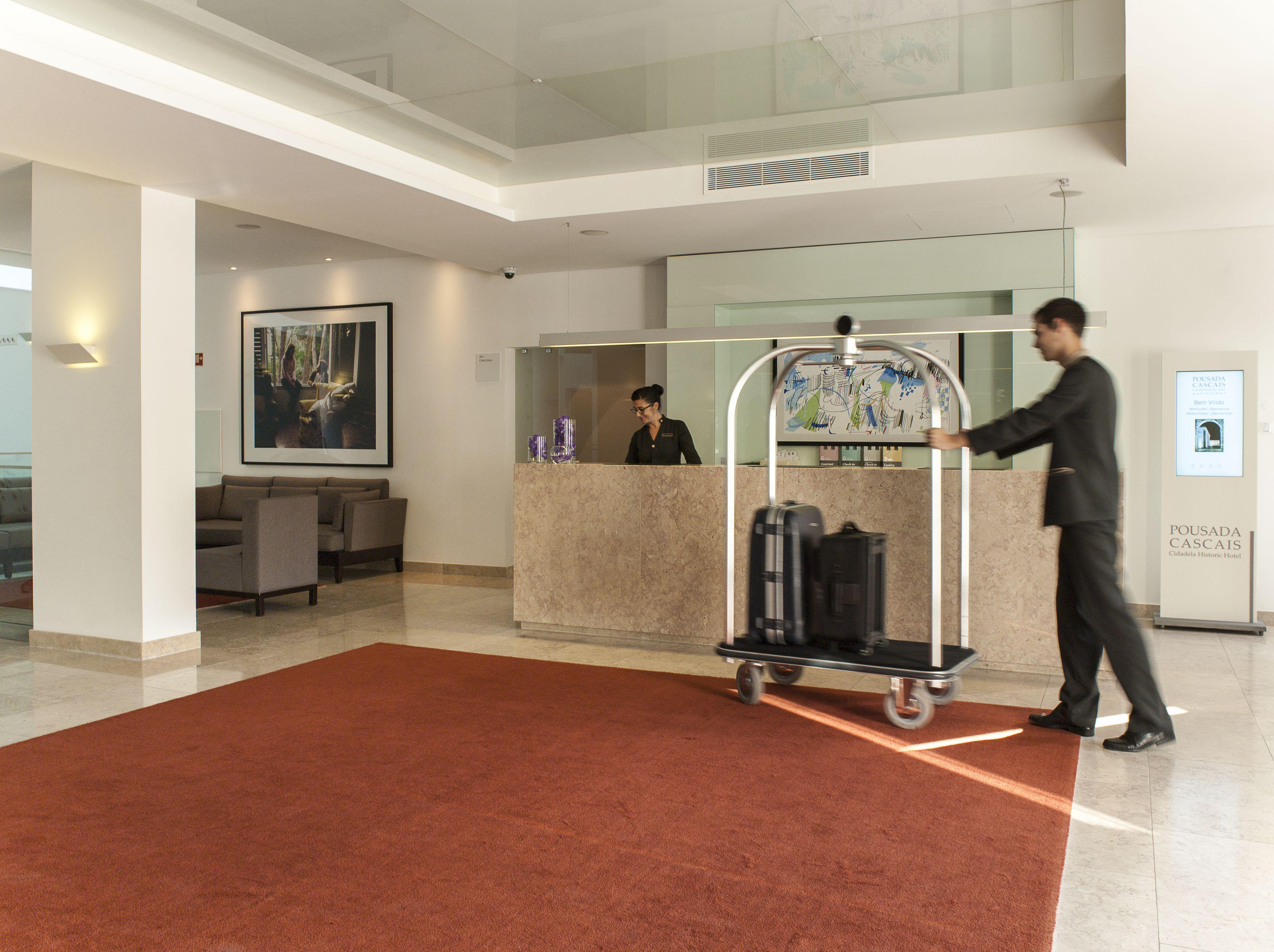 Pestana Cidadela Cascais - Pousada & Art District Luaran gambar A bellboy pushing a luggage cart